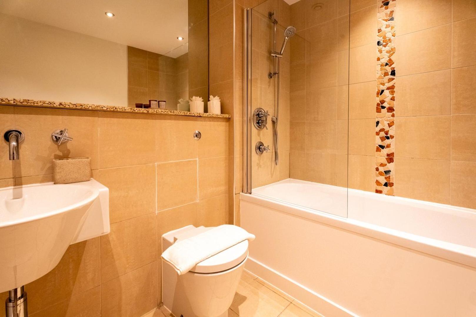Southside Apartments, Sleeps 4, Free Parking. Apartment Birmingham
